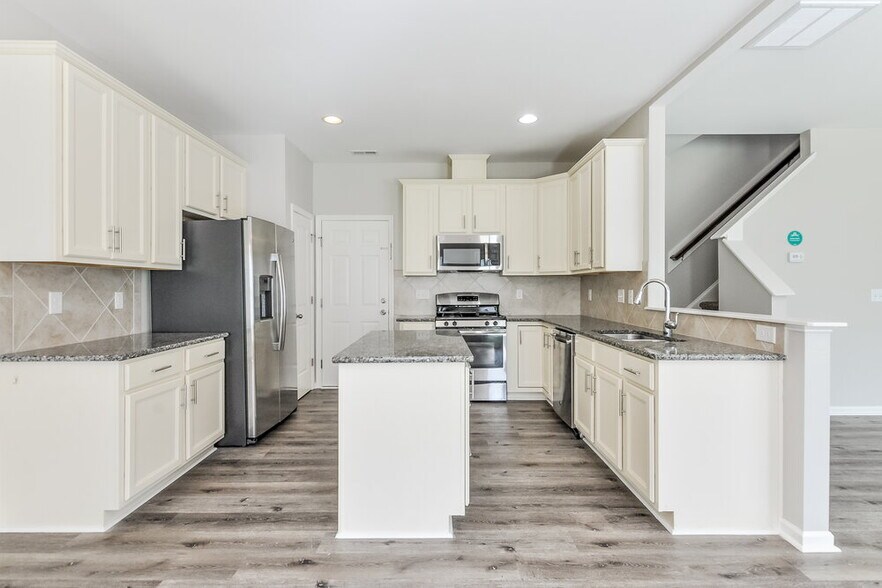 Building Photo - 105 Lakemont Dr