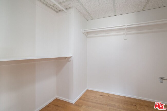 Building Photo - 11913 Laurelwood Dr