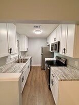 Building Photo - 204 Lake Cv