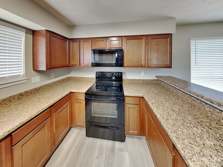 Building Photo - 14831 Waterside Dr