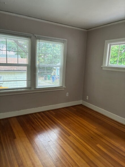 Building Photo - 5914 S Carver St