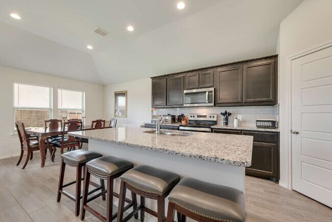 Building Photo - "Upgraded 3-Bed, 2-Bath Ranch Home Conveni...