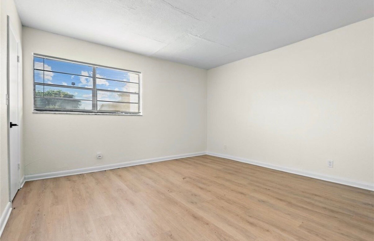Building Photo - 3750 NW 115th Way