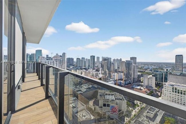 Building Photo - 398 NE 5th St