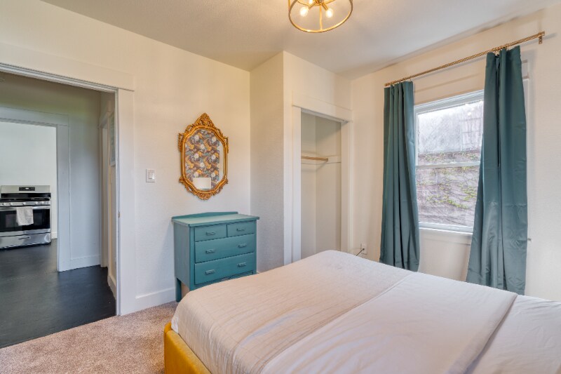 Building Photo - 2215 SE Powell Blvd