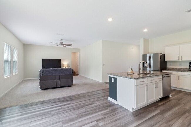 Building Photo - 4 Bed, 2.5 Bath Hidden Creek Home for Lease!