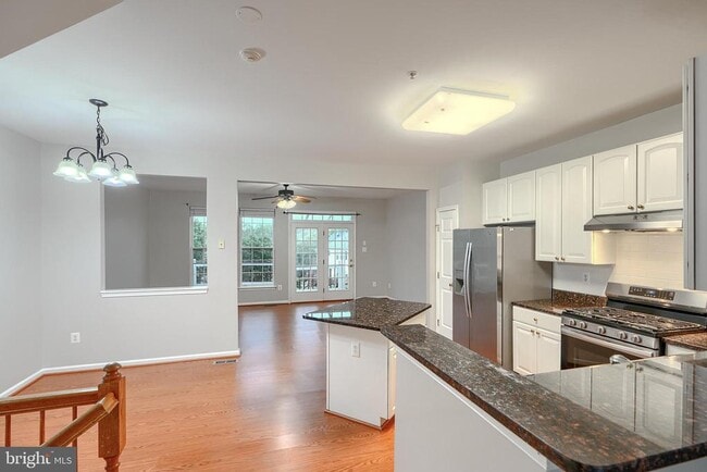 Building Photo - 8820 Papillon Dr