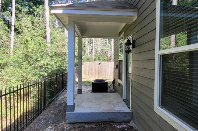 Building Photo - 132 Artesian Way