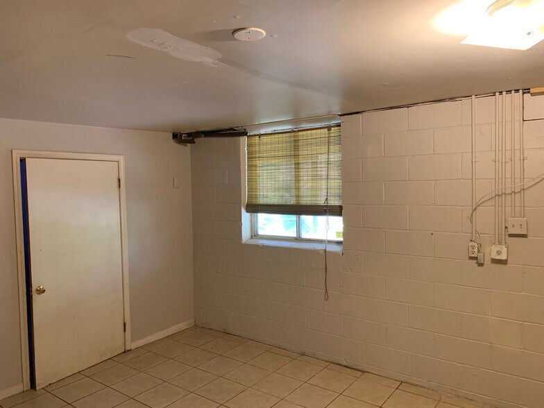 Building Photo - 3651 Niagara Dr
