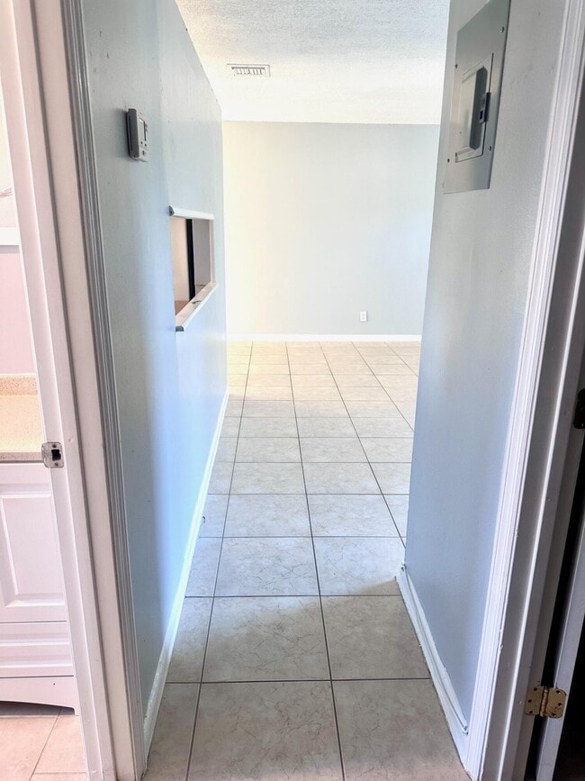 Building Photo - 9326 Sunrise Dr