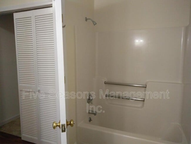 Building Photo - 107 Hildred Dr
