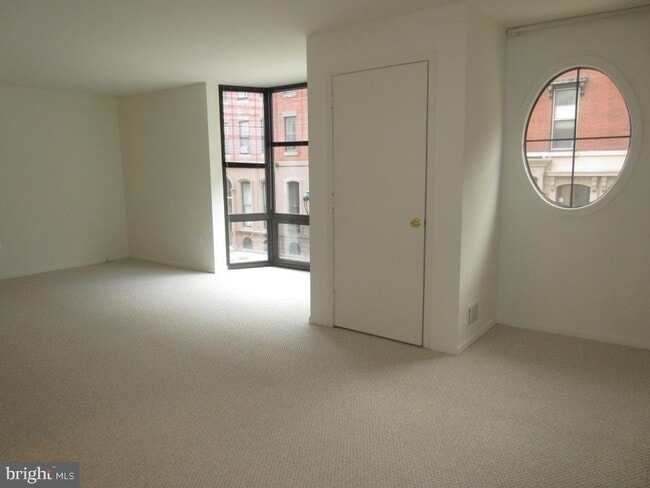 Building Photo - 2028 Walnut St