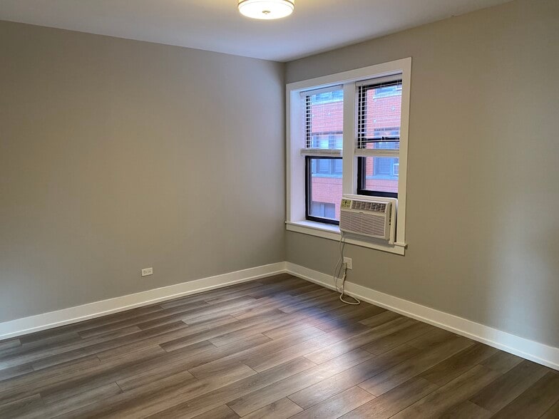 Building Photo - 3929 N Janssen Ave