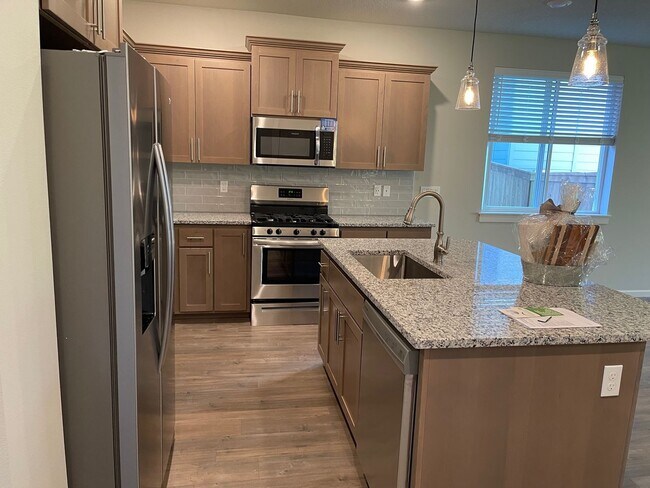 Building Photo - 2091 Legacy Hts Dr SE