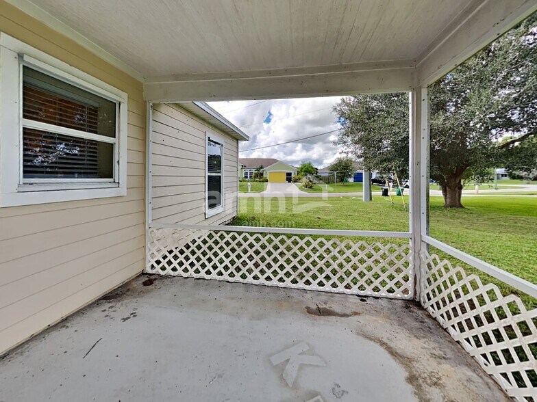 Building Photo - 3090 SW Boxwood Cir