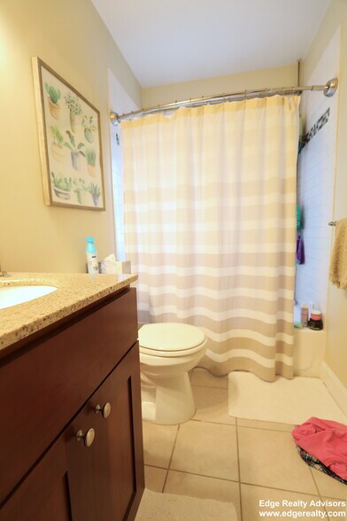 Building Photo - 62 Dunboy St