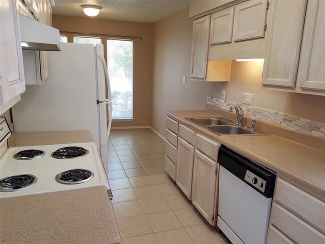 Building Photo - 3513 Westchester Ave