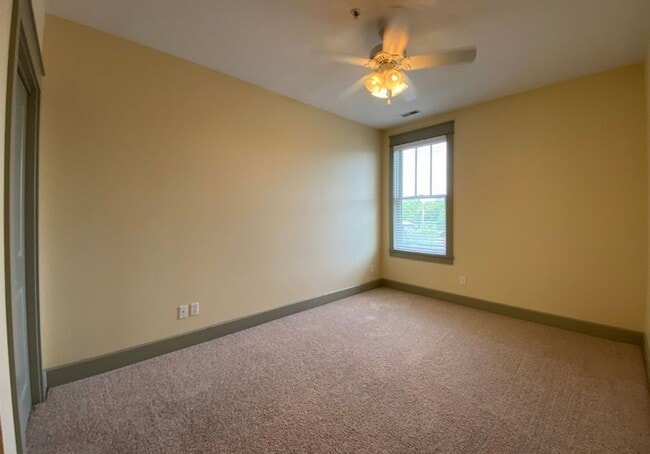 Building Photo - 235 W Dodds St