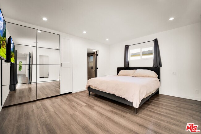 Building Photo - 12827 Sylvan St