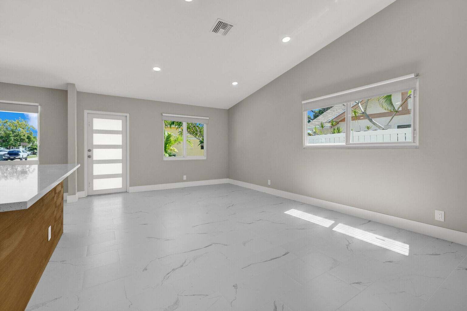 Building Photo - 23392 Country Club Dr E