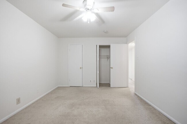 Building Photo - Charming 2 BR/1 BA Condo in Gaithersburg!