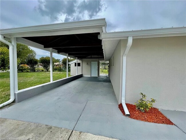 Building Photo - 1409 Palm Way