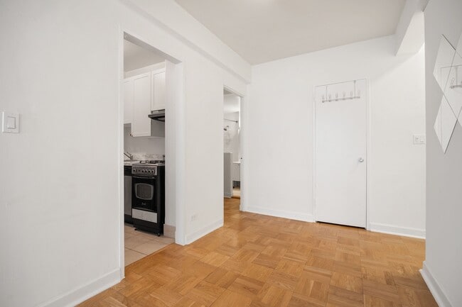 Building Photo - 30 E 37th St