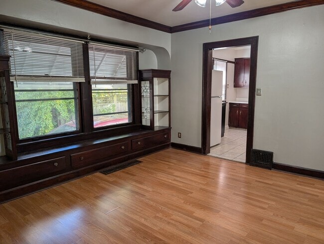 Building Photo - 3458 W 136th St