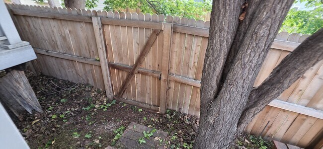 Building Photo - 572 W Jamison Pl