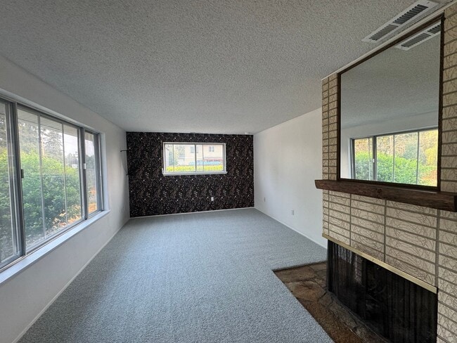 Building Photo - Lake Day Ready- 3 bedroom Rambler!