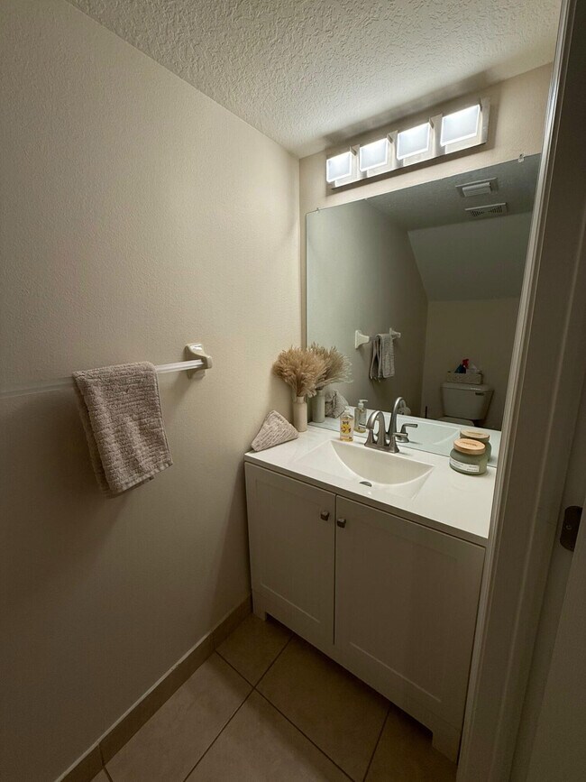 Building Photo - 2759 SE Birmingham Dr