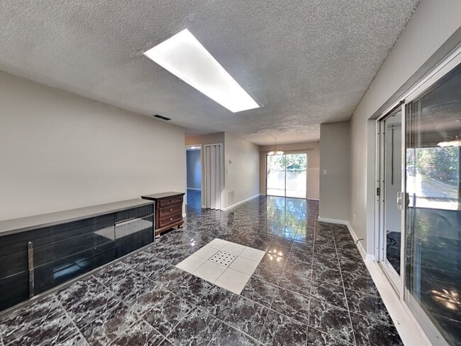 Building Photo - 1215 Lake Highland Dr