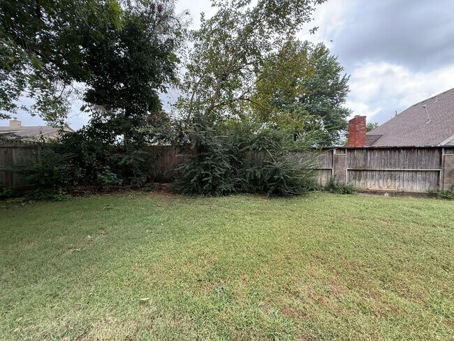 Building Photo - 4BD 2.5 Bath Pet Friendly