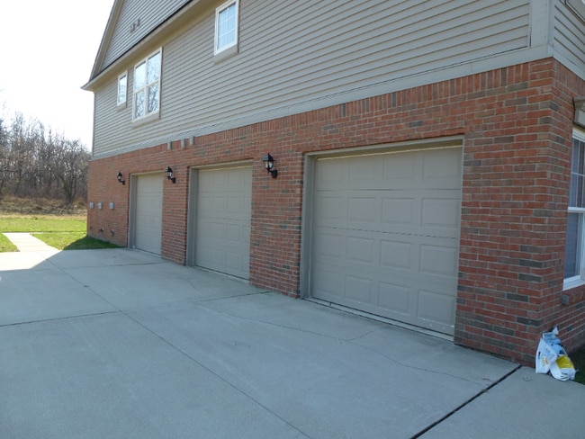 Building Photo - 10125 Sunrise Dr