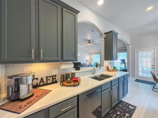 Building Photo - 2516 Spring Landing Dr