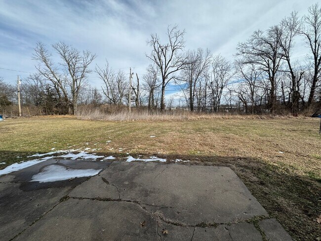 Building Photo - 560 NE Park Ln