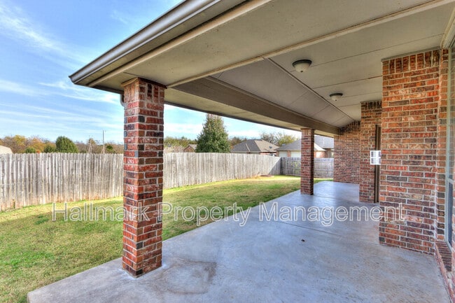 Building Photo - 500 Loyd Ln