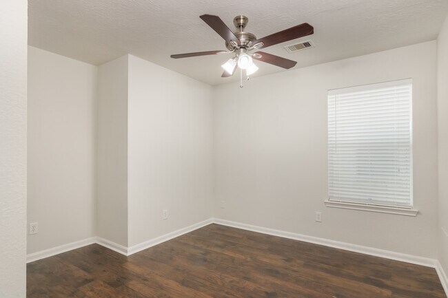 Building Photo - 13935 Prosperity Ridge Dr