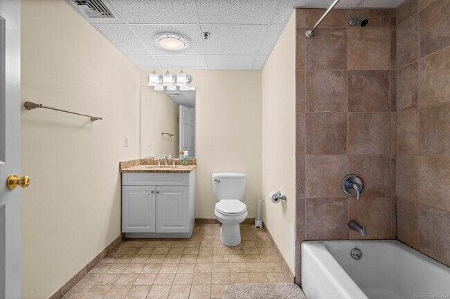 Building Photo - 145 Canal St E