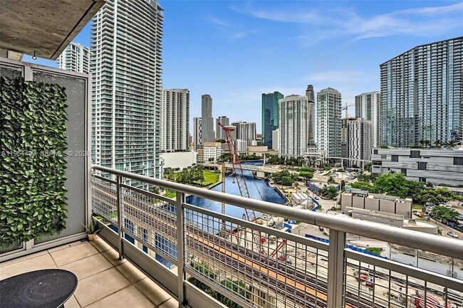 Building Photo - 690 SW 1st Ct