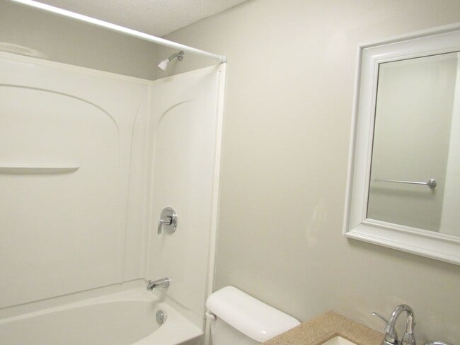 Building Photo - Cute home in Lakeland