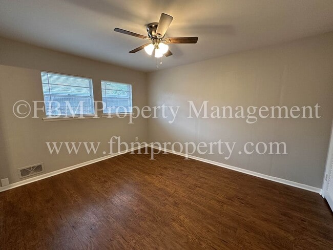 Building Photo - 1608 Hill Ln