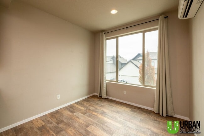 Building Photo - Modern Kendall Yards Townhome – 3 Bed, 2.5 Bath | 1,500 Sq. Ft.
