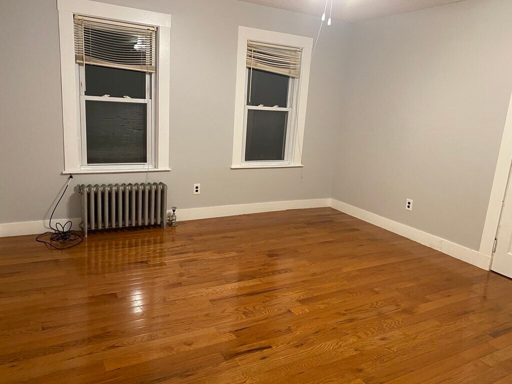 Building Photo - 18 Walnut Rd