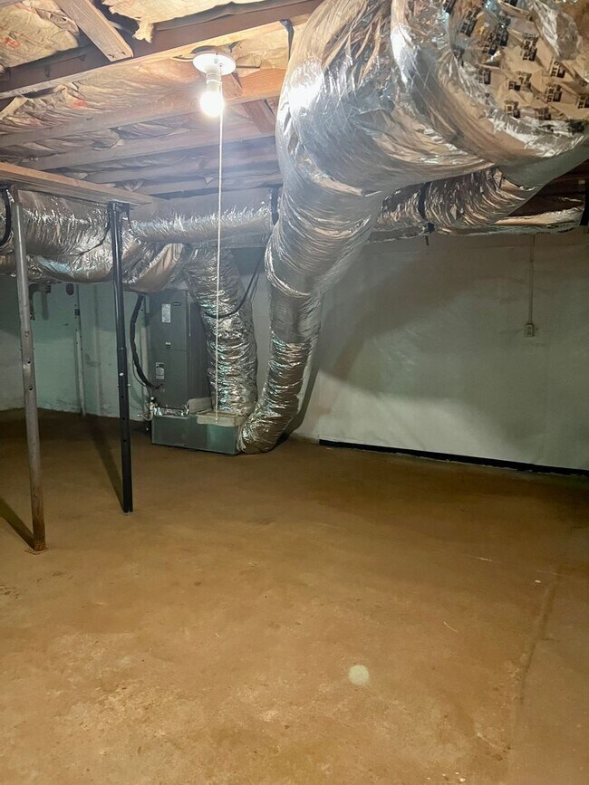 Building Photo - 3 Bedrooms, 2 Bath Home for Rent