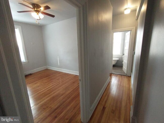 Building Photo - 307 Dolphin St