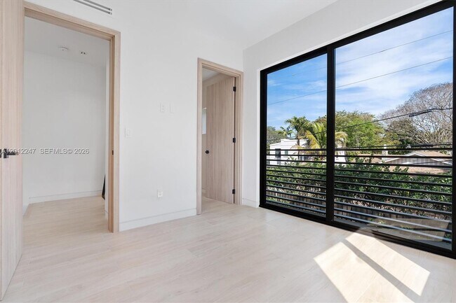 Building Photo - 4715 N Miami Ave