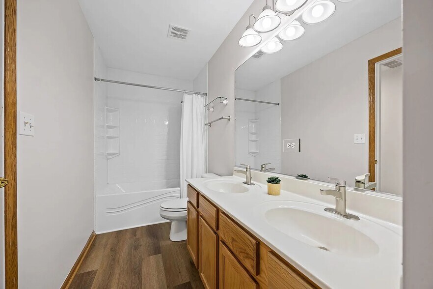 Building Photo - 262 Springbrook Trl S