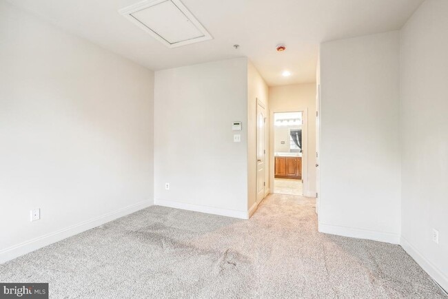 Building Photo - 5106 Shamrocks Delight Dr