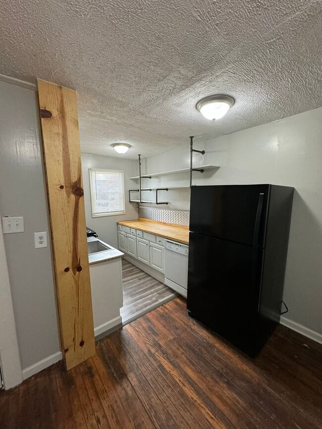 Building Photo - 149-151-151 E Woodrow Ave